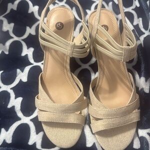 Size 9 Dress Barn shimmering fabric dress shoe
